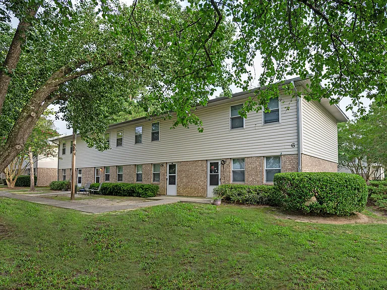 Woodlocke Apartments — Photo 13