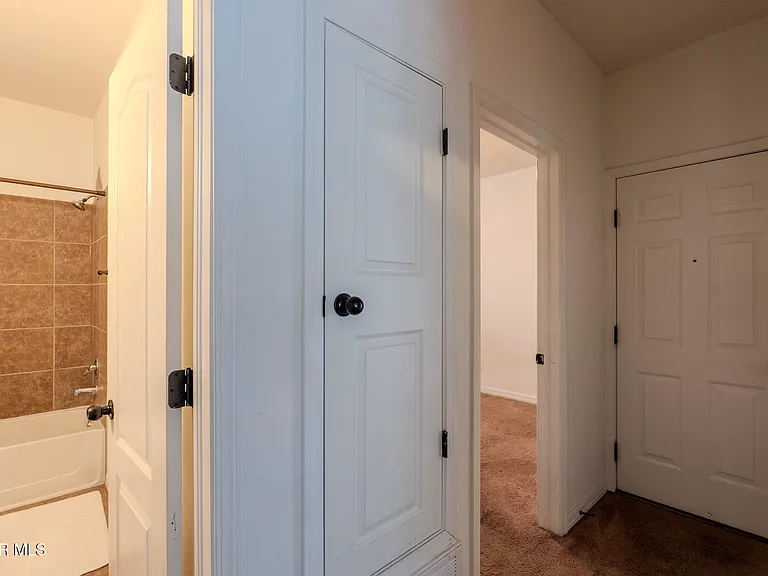 2232 Honour Point Pl — Photo 24