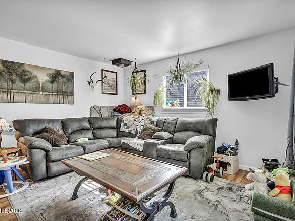 3rd image of 1075 Stewart St
