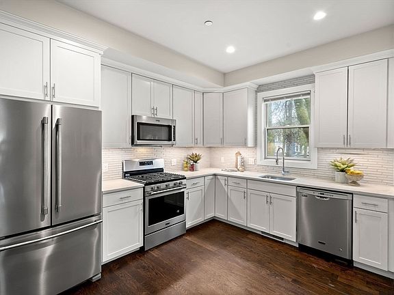 3rd image of 7 Langford Park Unit 1