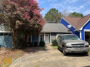 8073 Woodlake Dr, Riverdale, GA 30274
