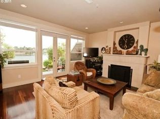 887 N Harbour Dr, Portland, OR