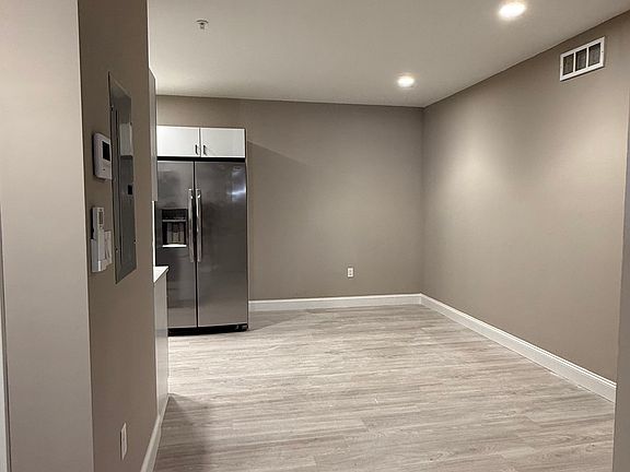 4th image of 344 Salem St #306