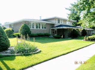 19337 Wildwood Ave, Lansing, IL 60438