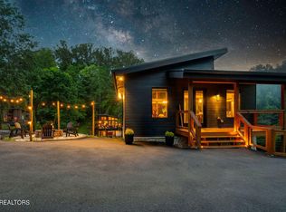 1514 Mountain Dr, Sevierville, TN 37876