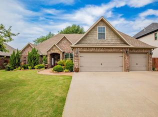 704 SE Hendrix St, Bentonville, AR 72712