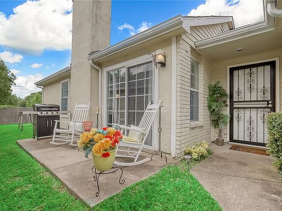 5th image of 2612 Glenmore Dr