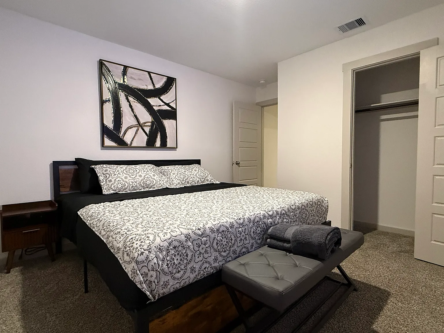 5 bed, 2781 sqft, $4,900 — Photo 4