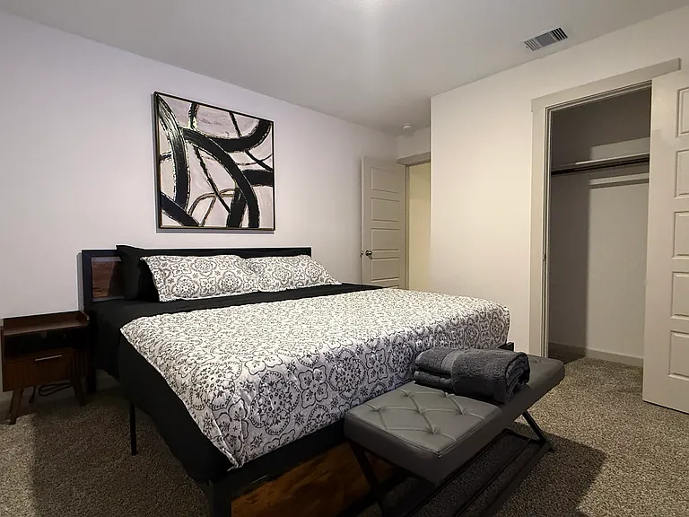 1815 Rolling Hill Ln — Photo 4