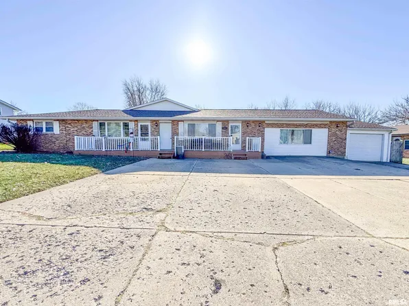 303 Georgia Pkwy, Washington, IL 61571