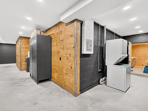 50th image of 157 Giles Ln