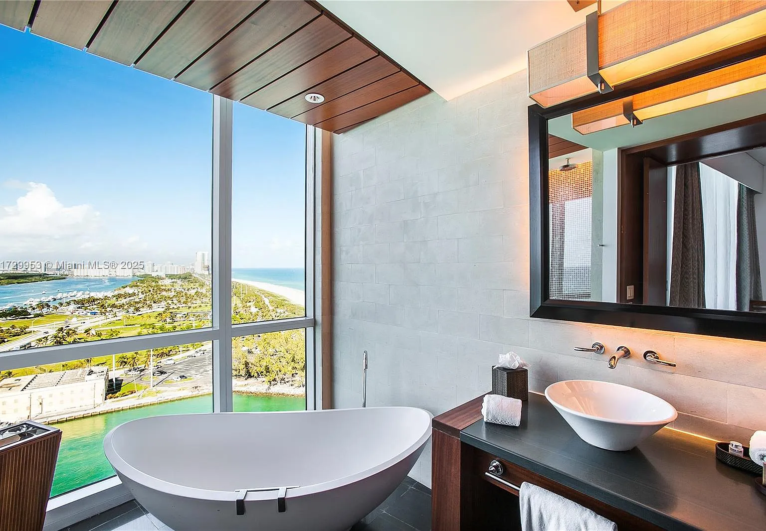 10295 Collins Ave Hotel C — Photo 3