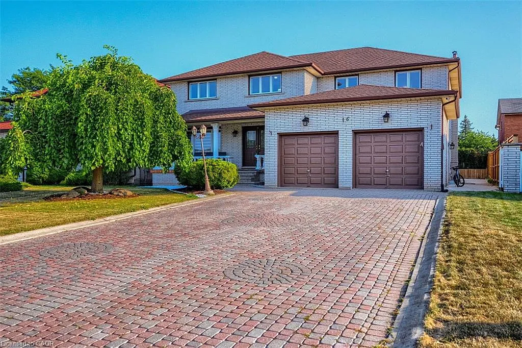 16 Vogue Ct photo 1