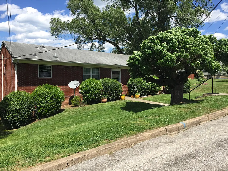 410 Jefferson Ave #D — Photo 6
