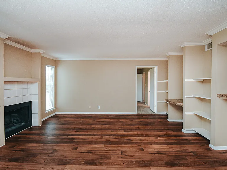 Parkwood Apartments — Photo 10