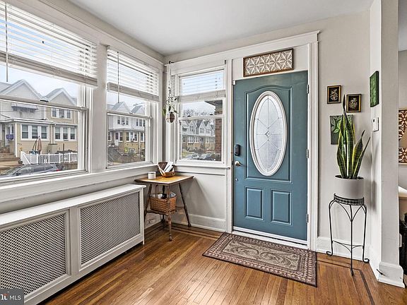 4th image of 629 Jamestown St