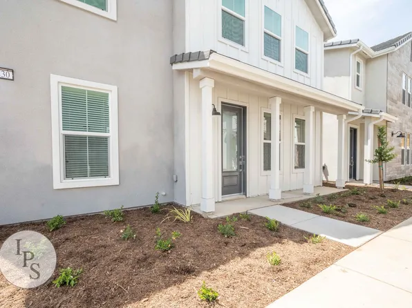 2830 E Tamarind Dr, Fresno, CA 93730