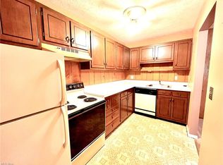 216 Moore Rd APT 2L, Avon Lake, OH 44012