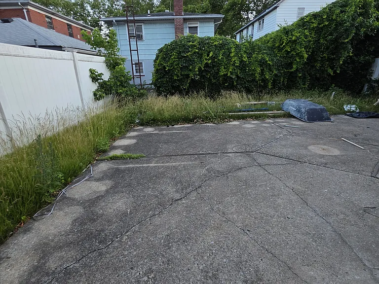 Fremont Ave — Photo 108