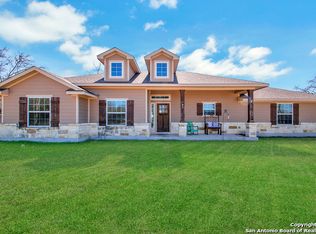 807 11th St, Hondo, TX 78861
