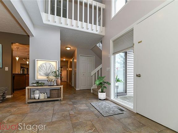 3rd image of 516 E Pioneer Trl
