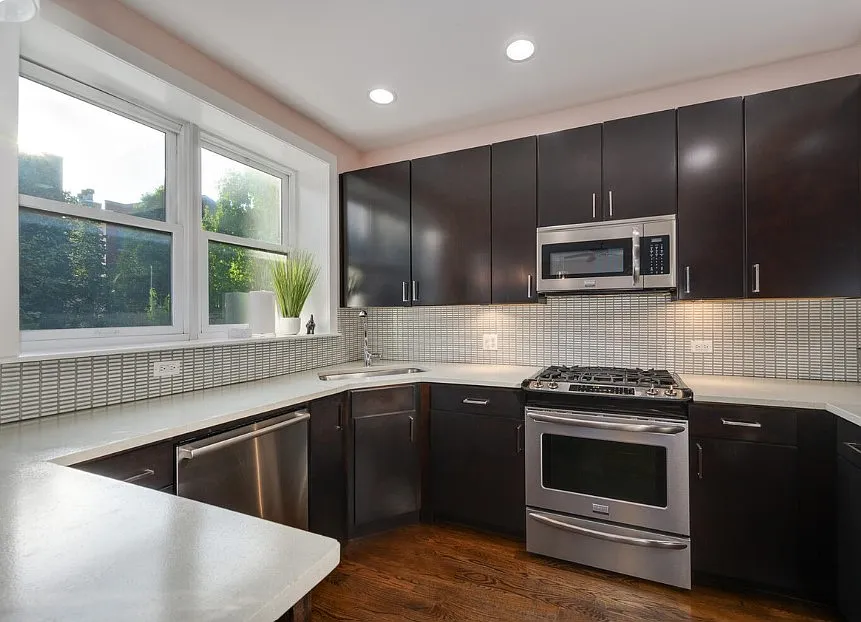 2 bed, 1000 sqft, $4,200 — Photo 2