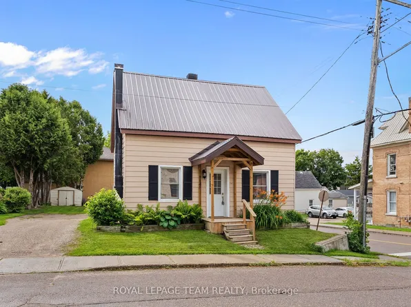 145 Munroe Ave W, Renfrew, ON K7V 3L2