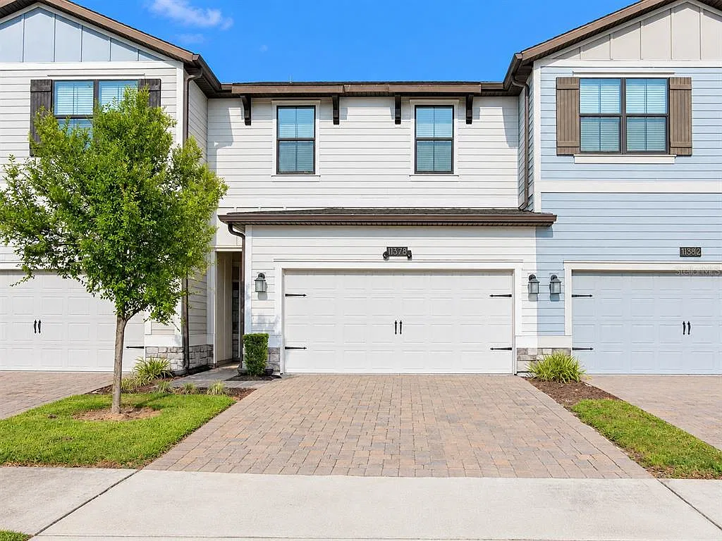 3 bed, 2.5 bath, 1915 sqft, $2,500 — Photo 2