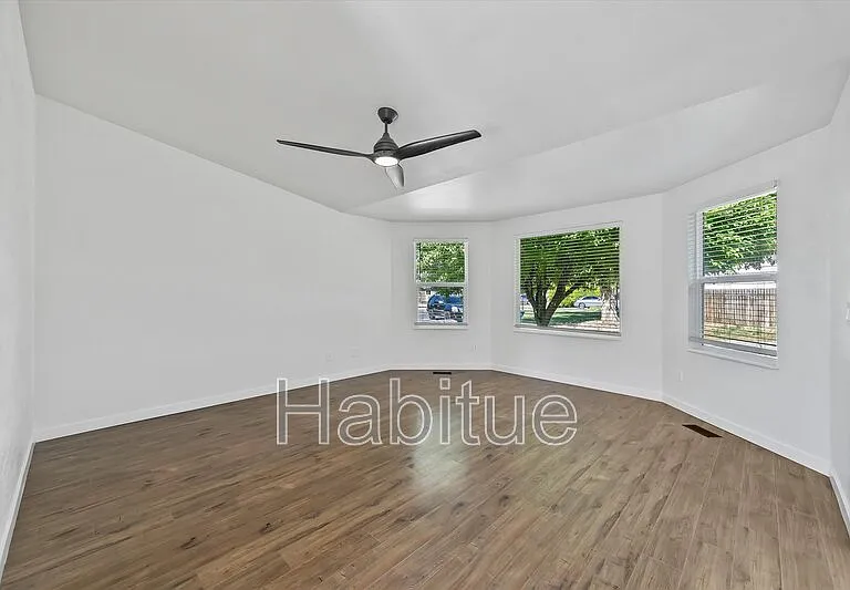 2041 E Oakridge Ct — Photo 5