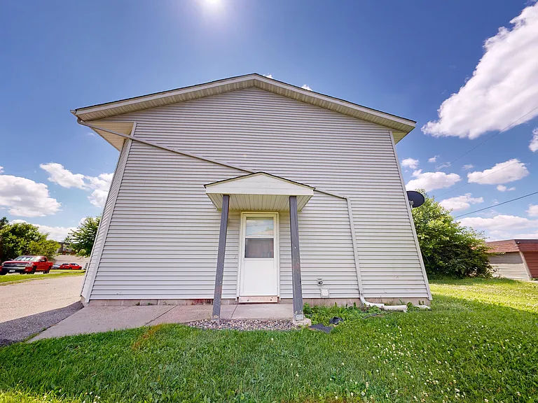 7629-7629 Woodlawn Dr — Photo 16