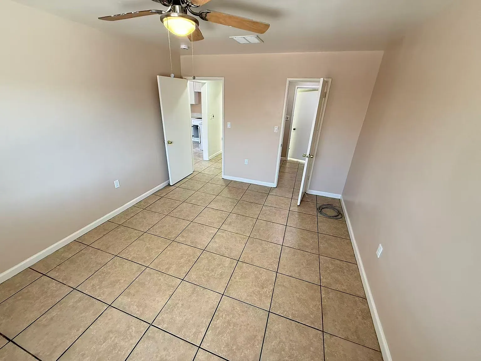 3 bed, 992 sqft, $2,800 — Photo 4