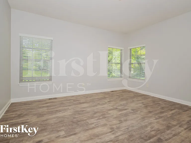 4405 Nottinghill Dr — Photo 8
