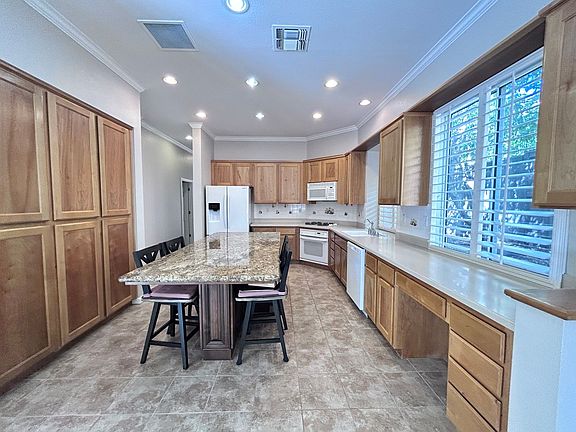 4th image of 4015 Avellano Dr