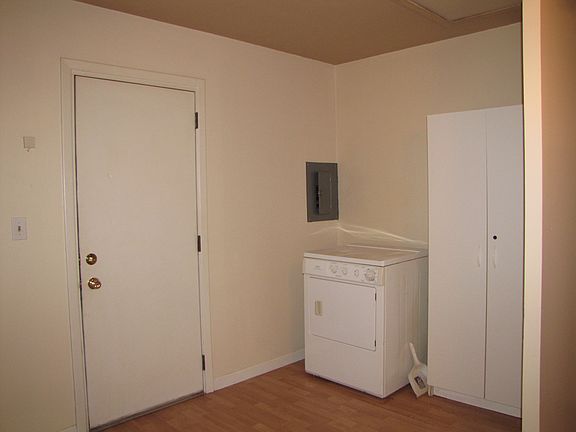 5th image of 1002 E Glenview Dr
