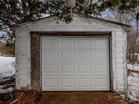 3rd image of 583 Higgins Road