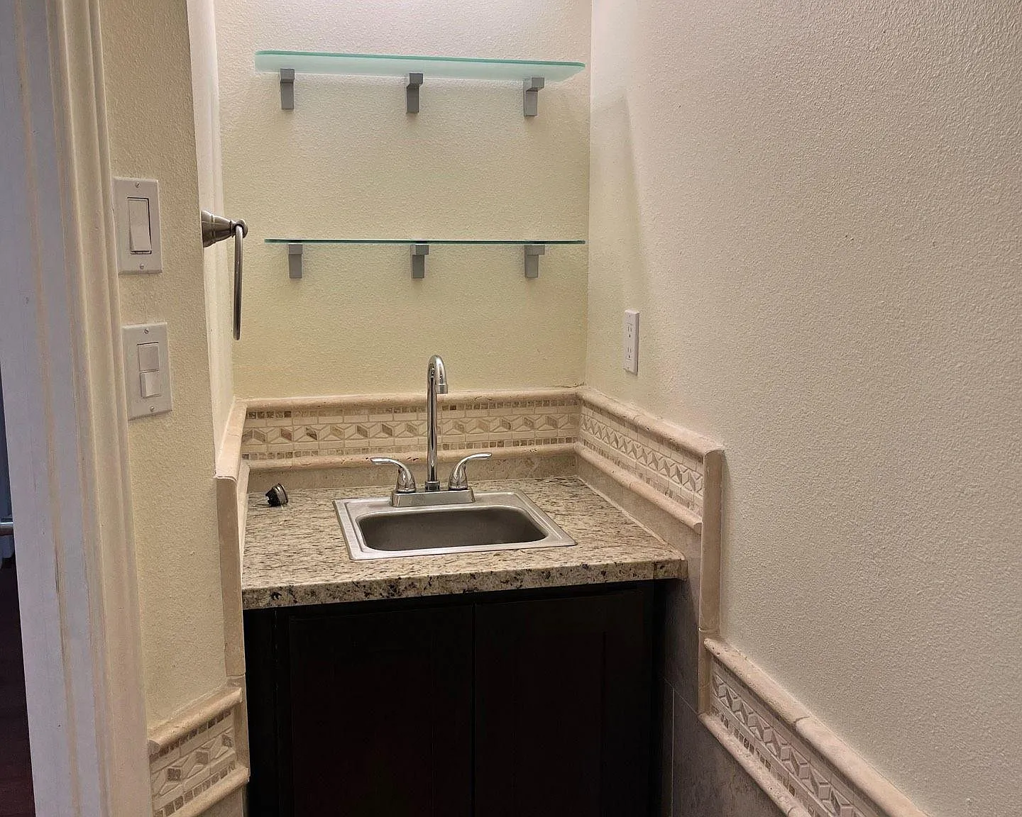 3 bed, 2501 sqft, $2,850 — Photo 4