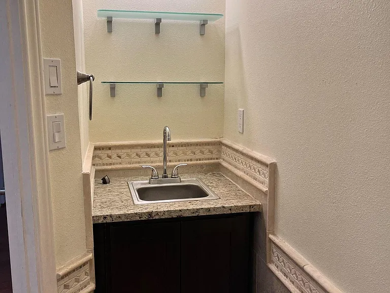 7707 Broadway St #3A — Photo 4