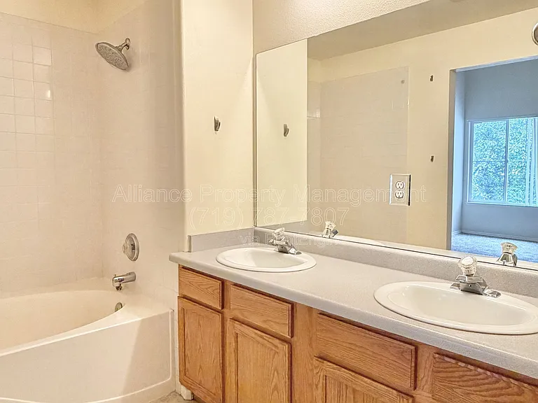 3870 Strawberry Field Grv #F — Photo 18