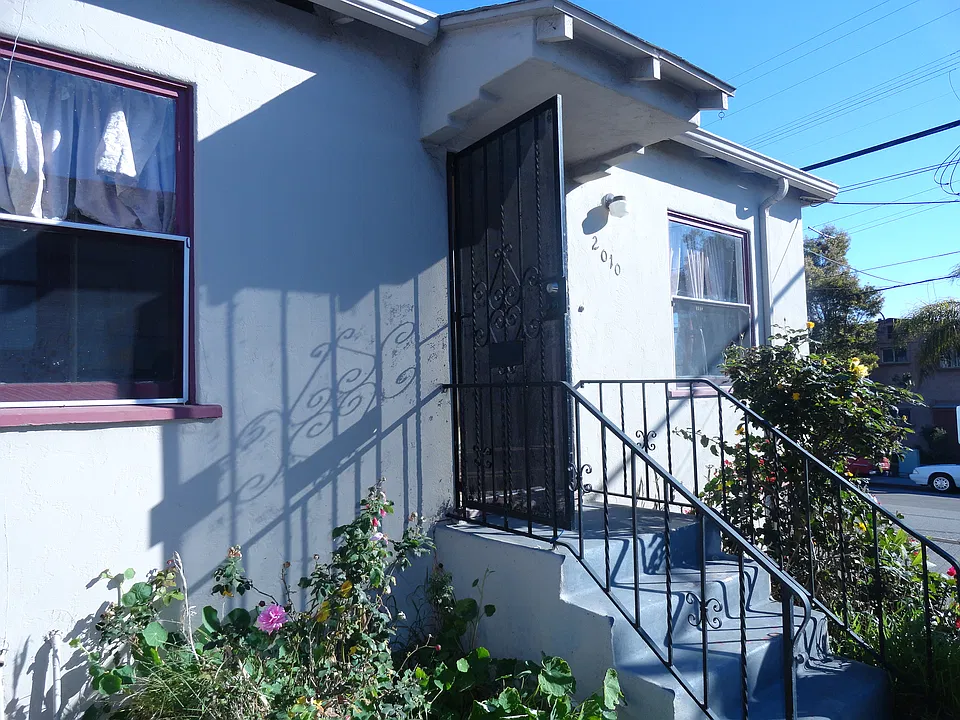 2010 L St