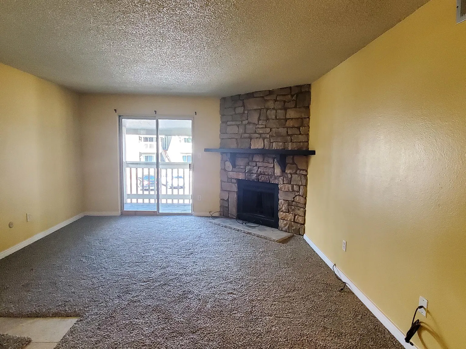 2 bed, 904 sqft, $1,500 — Photo 2