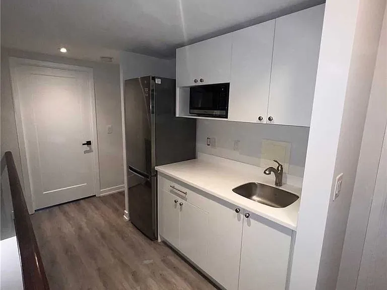 420 Lake Shore Blvd W #2 — Photo 7