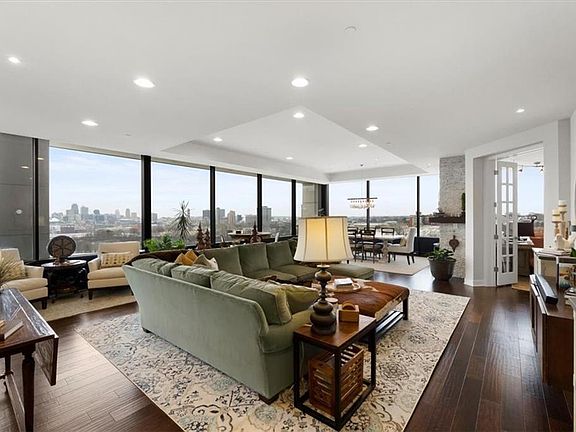 4th image of 700 W 31st St Suite 703