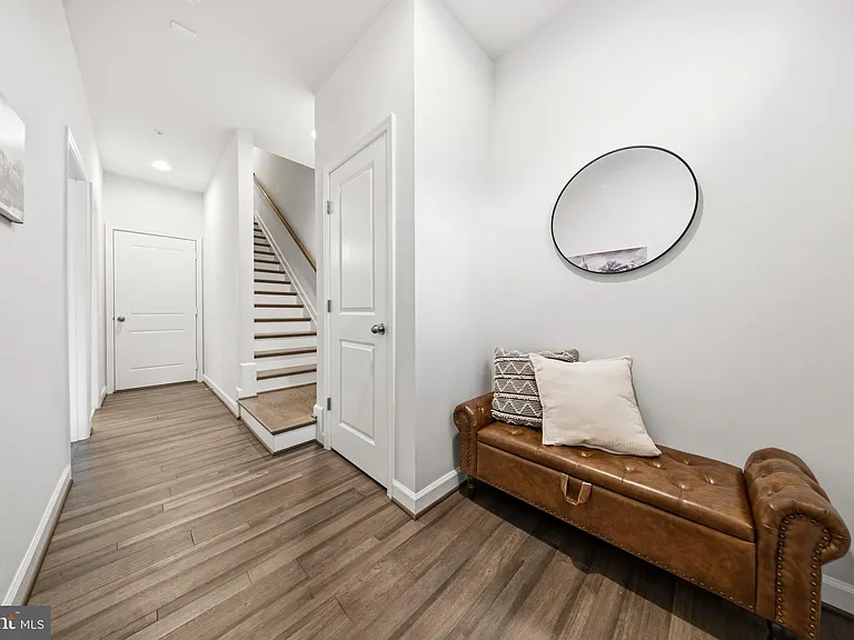 617 Leigh Way — Photo 7