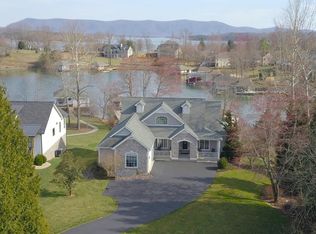 596 Park Way Ave, Moneta, VA 24121
