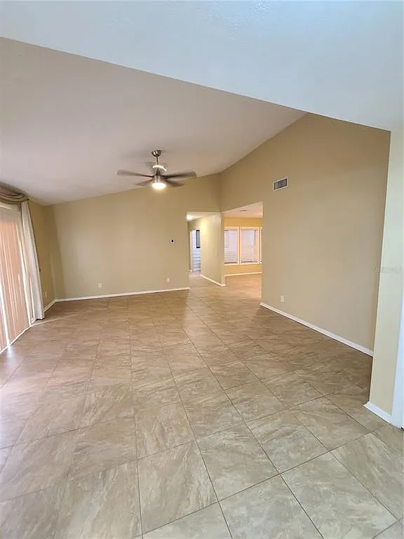 3 bed, 2.0 bath, 1700 sqft, $2,450 — Photo 3