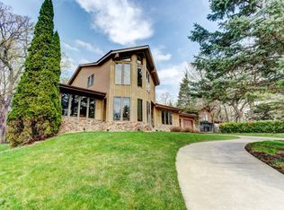 665 Schifsky Rd, Shoreview, MN 55126