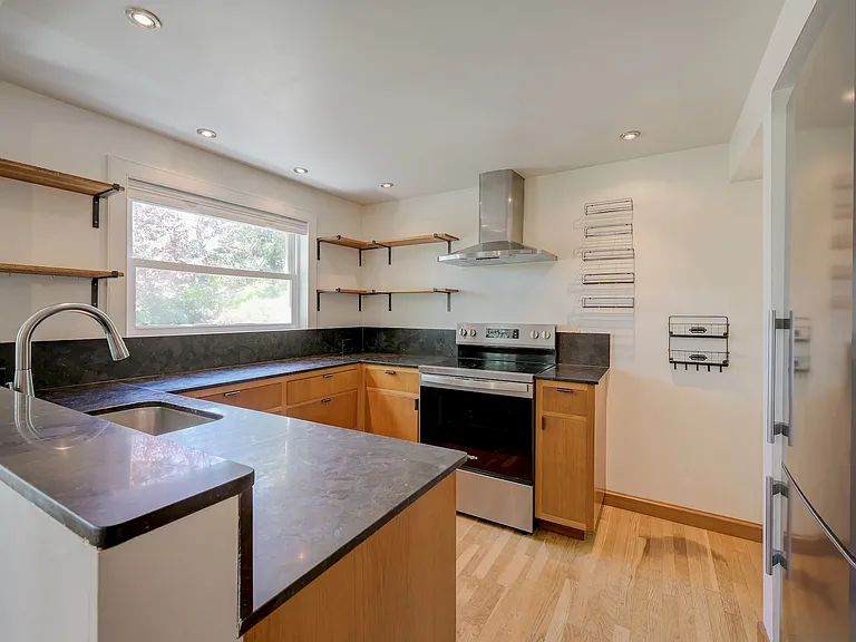 6216 45th Ave NE — Photo 4