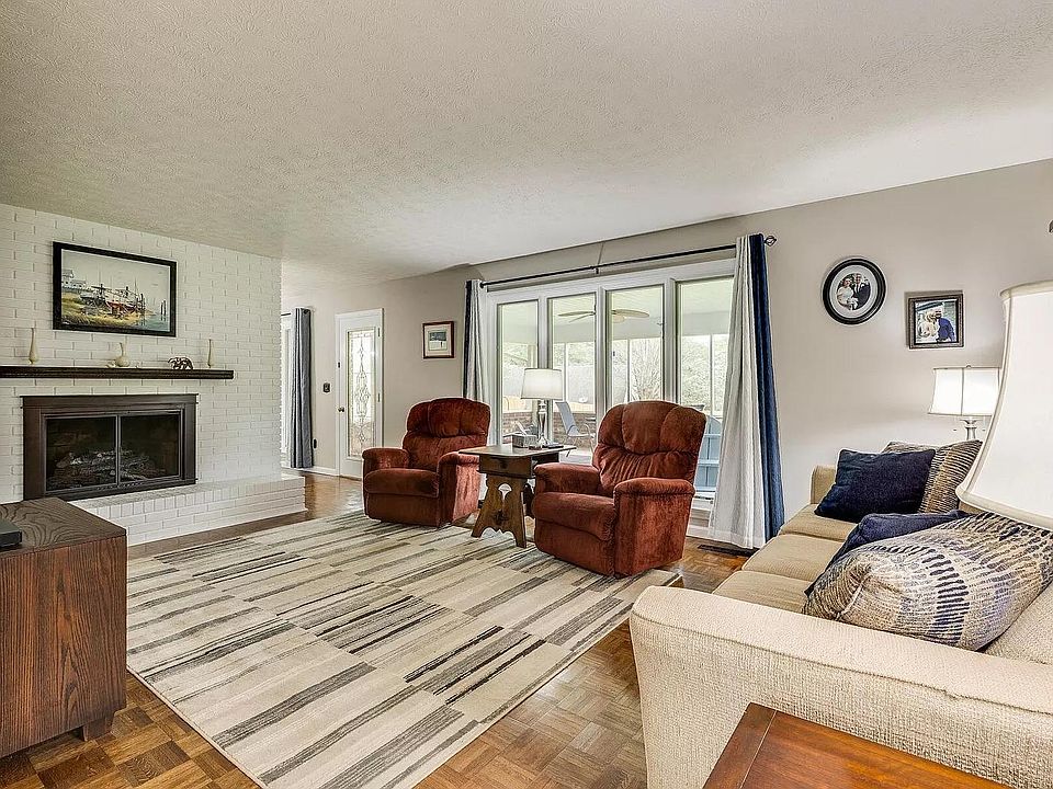1st image of 4520 Lochiel Ct