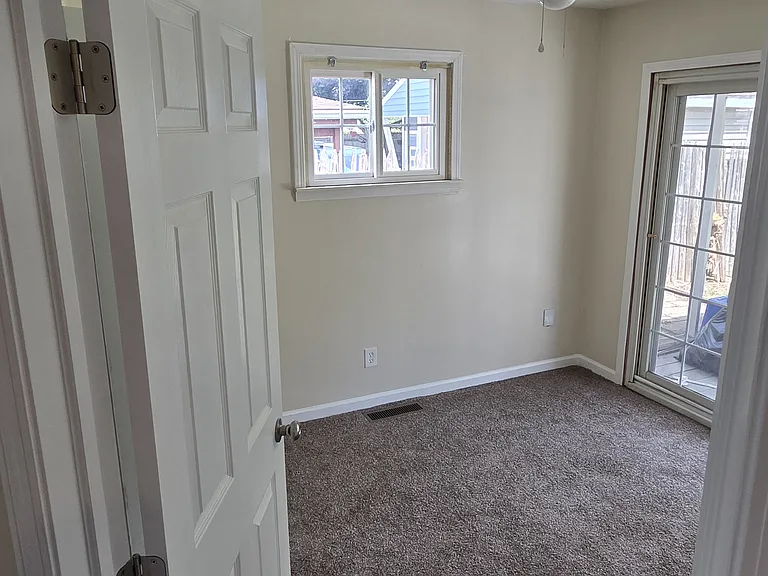 469 Woodlawn Ave — Photo 11