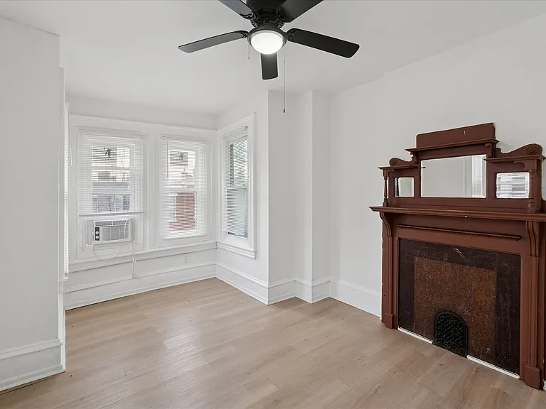 2054 W Glenwood Ave — Photo 11